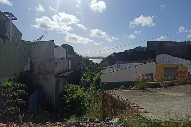 Escombros de casas após o desastre ambiental em Maceió (AL). Foto: Patrícia Guarnieri/arquivo pessoal